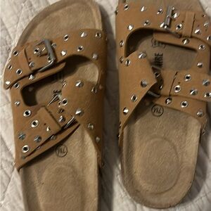 Women’s size 7 slides